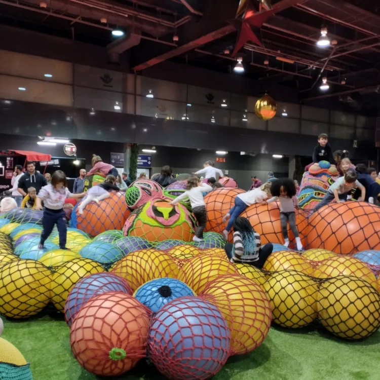 Expojove, más feria de la infancia que de la juventud