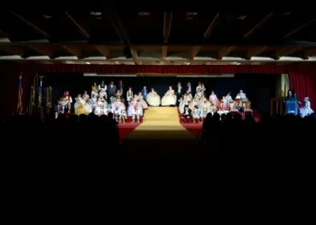 La falla Castellar ha celebrado la exaltación de sus Falleras Mayores