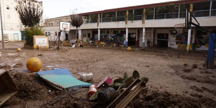El Conseller de Educación asegura que el 100% del alumnado volverá a la normalidad el lunes tras la DANA