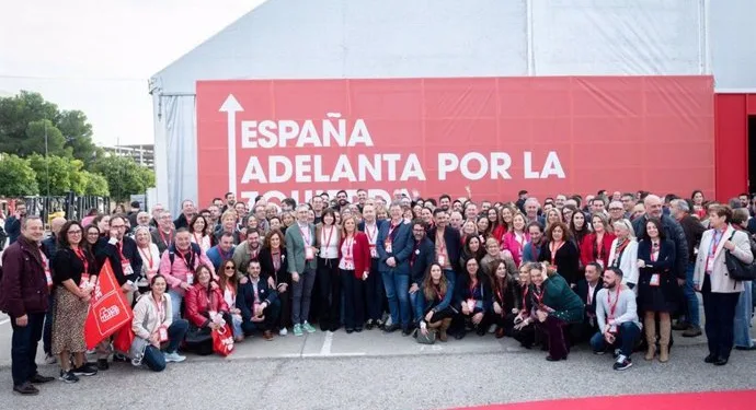 Cuatro representantes valencianos se integran en la nueva Ejecutiva Federal del PSOE 1 Cuatro representantes valencianos se integran en la nueva Ejecutiva Federal del PSOE