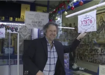 ¡El 37.876 reparte alegría en Valencia! “Nos merecemos un premio bueno, y también un buen café”