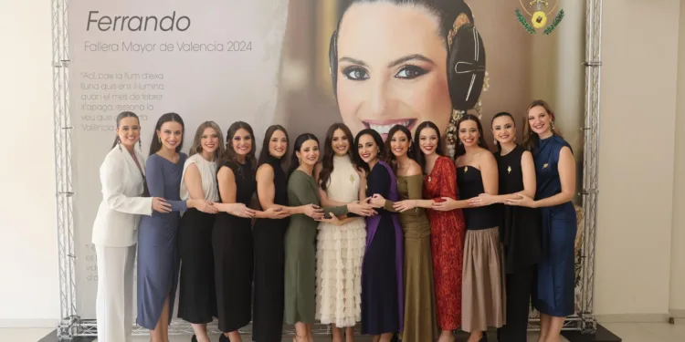 La falla Obispo Jaime Pérez Luis Oliag ha homenajeado a la Fallera Mayor de València 2024