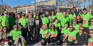 Cuatro institutos de Valencia corren en la playa por los damnificados por la DANA