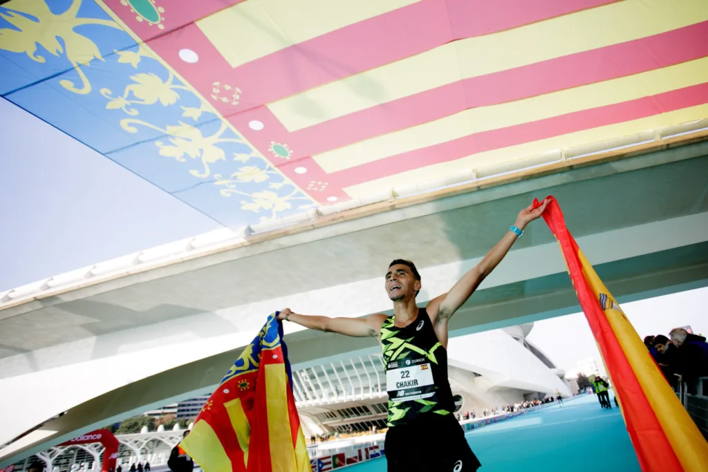 Sebastian Sawe consigue la mejor marca mundial del año (2:02:05) en el Maratón de Valencia más emotivo 2 maraton vlc 24 059 2048x1365 1