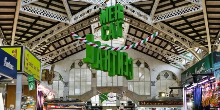 Horarios ampliados y solidaridad en el Mercado Central de Valencia durante la Navidad 1 Horarios ampliados y solidaridad en el Mercado Central de Valencia durante la Navidad
