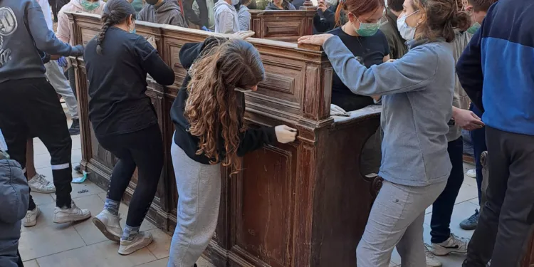 Jóvenes y religiosas organizan jornadas de trabajo y de misión en Paiporta