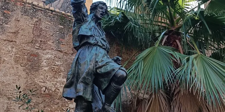 Cultura concluye la restauración de la escultura de bronce de El Palleter nacido en Paiporta 1 Cultura concluye la restauración de la escultura de bronce de El Palleter nacido en Paiporta