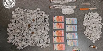 Detenidos un padre y un hijo en Benicalap por tráfico de drogas con 185 paquetes de Marihuana y Cocaína