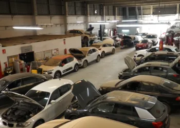 Talleres mecánicos desbordados por la DANA: ¿reparar o asumir el siniestro total?