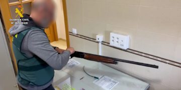 Detenido por disparar con una escopeta desde el balcón de su vivienda en Alicante