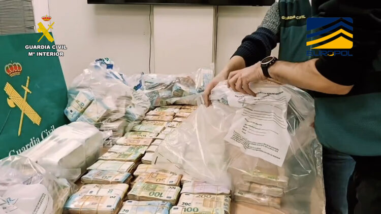 Operación entre la Guardia Civil y la Europol desarticula macroorganización de venta de cocaína asentada en Barcelona