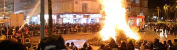 Cullera quema su hoguera de Sant Antoni con restos de la #DANA llegados a las playas