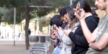 Cómo los teléfonos inteligentes han cambiado la forma de socializar