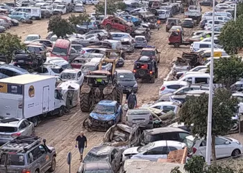 La Generalitat activa nuevas líneas de ayudas DANA: más tipologías de vehículos, turismo para afectados e infraestructuras 1 Catarroja: Retirada total de coches en campa provisional y fecha instalación barracones IES Berenguer