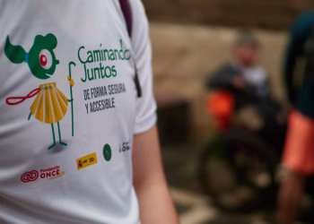 Correos y Fundación ONCE lanzan «Doce causas, un camino» el camino de Santiago accesible