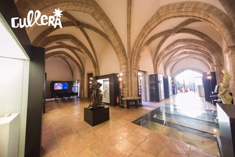 El Castillo de Cullera y su Santuario y las excelentes vistas de la Bahía hasta Denia