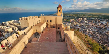 El Castillo de Cullera y su Santuario y las excelentes vistas de la Bahía hasta Denia