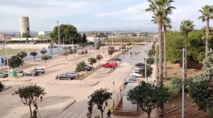 Catarroja: Retirada total de coches en campa provisional y fecha instalación barracones IES Berenguer