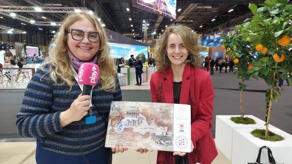 Su Majestad el Rey Felipe VI conoce El Camino del Santo Grial en FITUR 2025 2 Dra. Ana Mafe Garcia y Esther Valero de Socarrat Studios