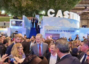 Su Majestad el Rey Felipe VI conoce El Camino del Santo Grial en FITUR 2025