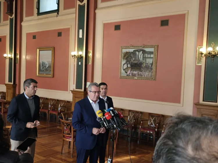 El proyecto ferroviario para unir Alicante y Valéncia cuenta con apoyos institucionales