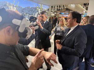 Finestrat, primer destino de la Comunitat en presentar oferta turística desde un espacio de realidad virtual aumentada 2 Finestrat Fitur