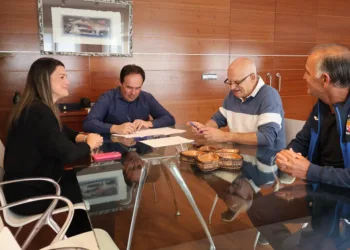 Firma Convenio CF Futbol Finestrat y Ayuntamiento Finestrat