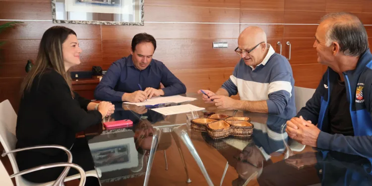 Firma Convenio CF Futbol Finestrat y Ayuntamiento Finestrat
