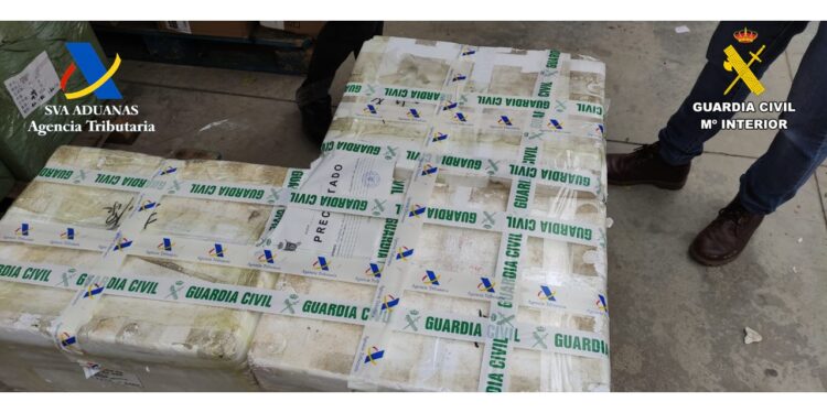 Intervenidos 150 kilogramos de salsa en mal estado en el polígono industrial de Manises 1 Intervenidos 150 kilogramos de salsa en mal estado en el polígono industrial de Manises