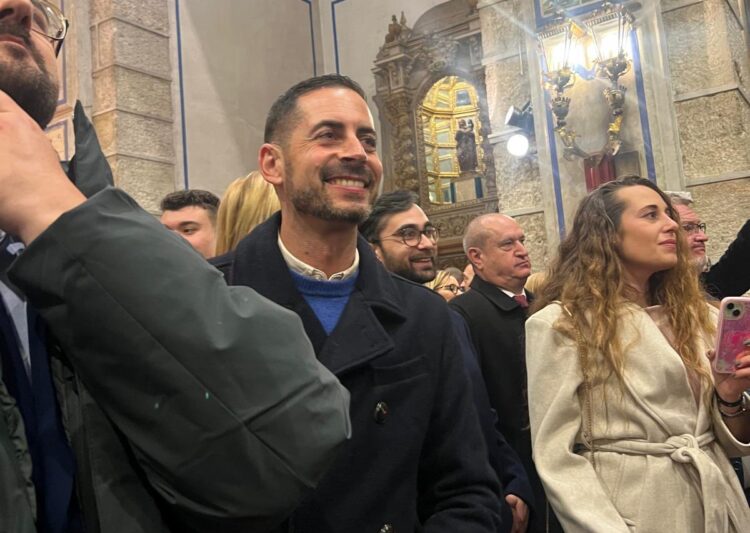 Canals volvió a cumplir la tradición y encendió la hoguera más grande del mundo por San Antón