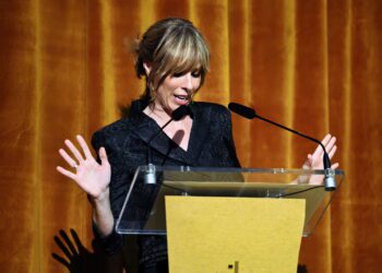 El discurso de la periodista José Sáez habla de la DANA y del entorno familiar de la Fallera Mayor de Valencia