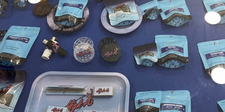 Redada en Benimaclet: la Policía Local decomisa 186 productos de CBD en un comercio 1 Redada en Benimaclet: la Policía Local decomisa 186 productos de CBD en un comercio