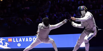 Carlos Llavador conquista el bronce en la Copa del Mundo de Esgrima en París