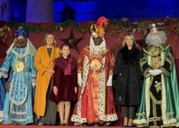 Los Reyes Magos llenan de ilusión las calles de Valencia tras la tormenta