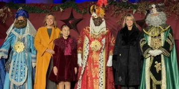 Los Reyes Magos llenan de ilusión las calles de Valencia tras la tormenta