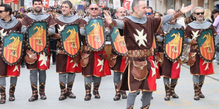 Torrent celebra el tradicional Mig Any de Moros y Cristianos con el intercambio de cargos festeros
