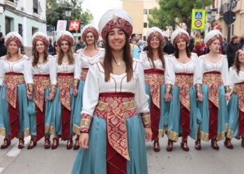 Torrent celebra el tradicional Mig Any de Moros y Cristianos con el intercambio de cargos festeros