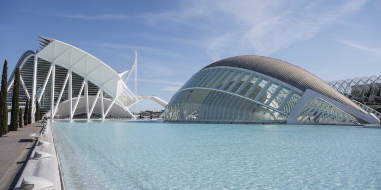 La Ciutat de les Arts i les Ciències y el Oceanogràfic de Valencia ha ampliado la validez del pase anual de 2024 hasta el 31 de marzo de 2025 a los socios de los municipios afectados por la riada de octubre.