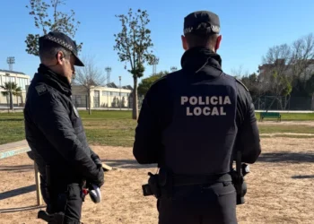 La Policía Local de Manises realiza una campaña de control del ADN canino