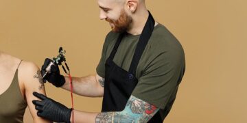 Tatuajes: OCU advierte que en España no hay tintas de color autorizadas