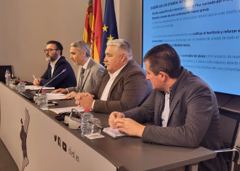 El Consell y la Diputación de Valencia presentan el pabellón de Fitur a los municipios con más recursos para promocionar su oferta