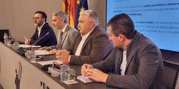 El Consell y la Diputación de Valencia presentan el pabellón de Fitur a los municipios con más recursos para promocionar su oferta