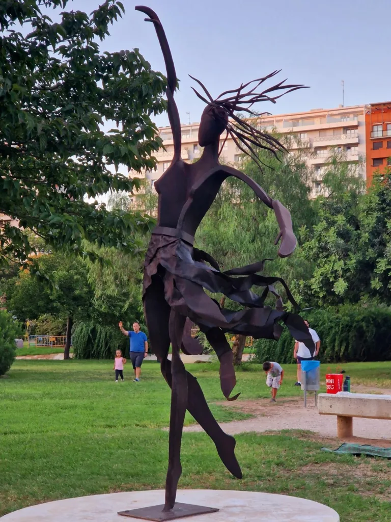 El Ayuntamiento emprende la recuperación del jardín de esculturas del Museo de las Ciencias Príncipe Felipe