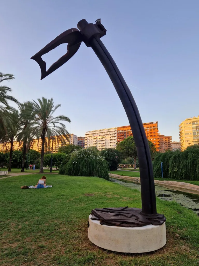 El Ayuntamiento emprende la recuperación del jardín de esculturas del Museo de las Ciencias Príncipe Felipe