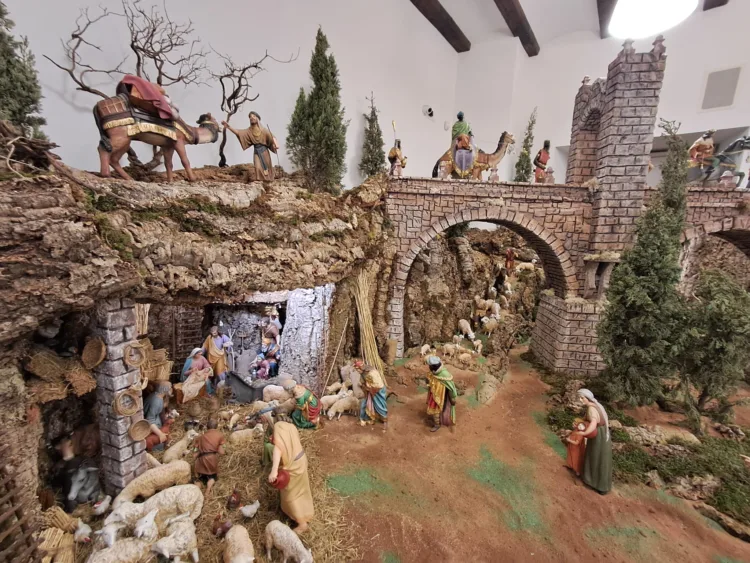 Los Belenes de Miguel Ángel Falcó toda una tradición en Cullera