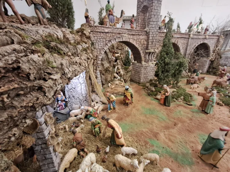 Los Belenes de Miguel Ángel Falcó toda una tradición en Cullera