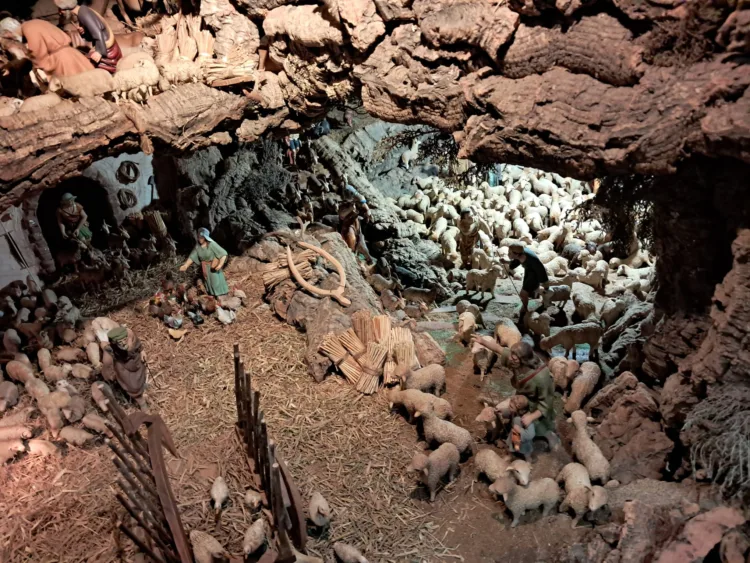 Los Belenes de Miguel Ángel Falcó toda una tradición en Cullera