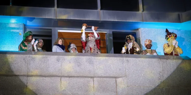 35.000 personas viven en Torrent la Cabalgata más solidaria con homenaje a los héroes de la #DANA