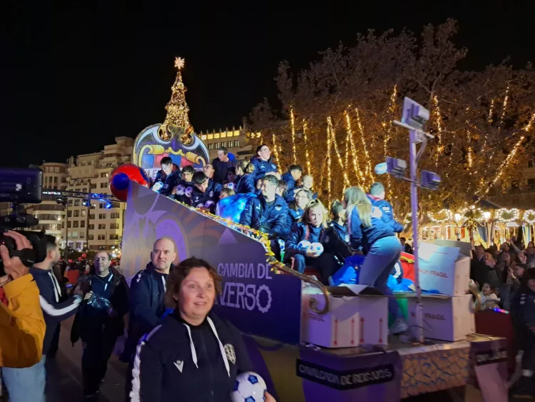 La otra crónica de la Cabalgata de los Reyes en Valencia