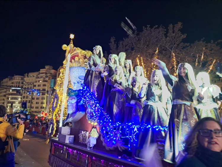 La otra crónica de la Cabalgata de los Reyes en Valencia